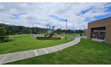 VENDO CASA EN ZIPAQUIRA ENTRELOMAS CLUB HOUSE (IC)
