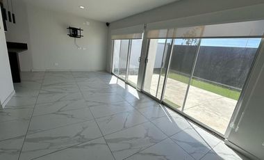 Casa en renta en Tossá, el modelo mas grande, 3 recs, 2.5 baños