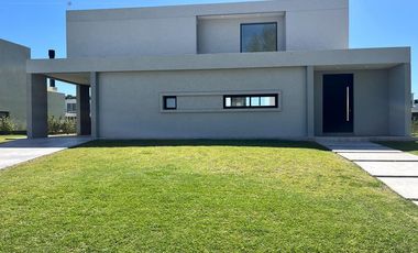 Alquiler casa La Calesa Pilará, 4 habitaciones, sin muebles