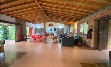 Venta Finca en Girardota, 8.595 mts, 1 solo  nivel, El Totumo,