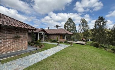 Hermosa finca caballista en el retiro en unidad cerrada