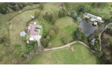 Hermosa finca caballista en el retiro en unidad cerrada