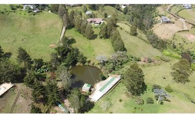 Hermosa finca caballista en el retiro en unidad cerrada