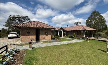 Hermosa finca caballista en el retiro en unidad cerrada