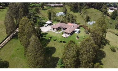 Hermosa finca caballista en el retiro en unidad cerrada