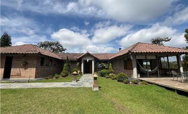 Hermosa finca caballista en el retiro en unidad cerrada
