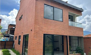 Vendo Casa como nueva en el Retiro unidad cerrada