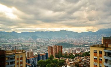 Exclusivo apartamento en La Loma del Indio con vista panorámica