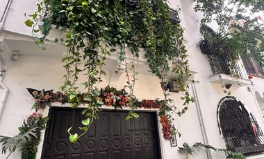 CASA CATALOGADA EN LA CONDESA, EN VENTA
