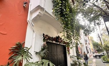 CASA CATALOGADA EN LA CONDESA, EN VENTA