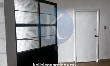 Casa con Uso de Suelo Comercial y Bodega de 39m2 en Santa Cecilia