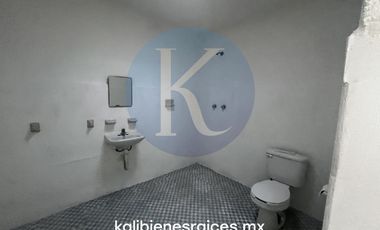 Casa con Uso de Suelo Comercial y Bodega de 39m2 en Santa Cecilia
