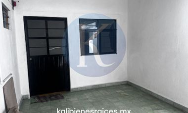 Casa con Uso de Suelo Comercial y Bodega de 39m2 en Santa Cecilia