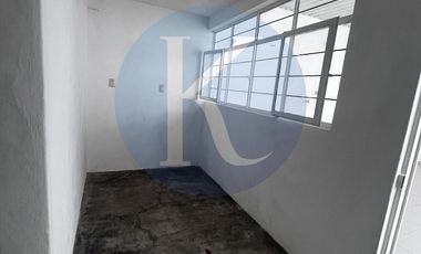 Casa con Uso de Suelo Comercial y Bodega de 39m2 en Santa Cecilia
