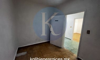 Casa con Uso de Suelo Comercial y Bodega de 39m2 en Santa Cecilia