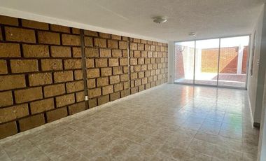 Casa en renta en condominio Vitrales Camino a los Olvera