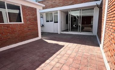 Casa en renta en condominio Vitrales Camino a los Olvera