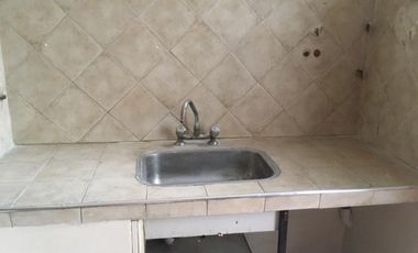 Monoambiente  al frente, sin expensas y con patio