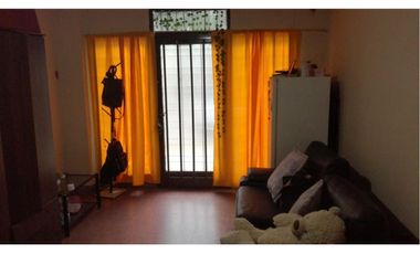 Monoambiente  al frente, sin expensas y con patio