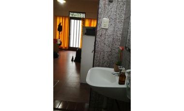 Monoambiente  al frente, sin expensas y con patio