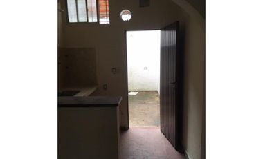Monoambiente  al frente, sin expensas y con patio