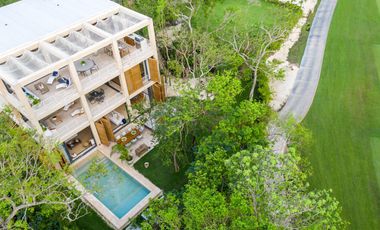 Lujosa Villa de 4 recs. con Golf y Playa, en Corasol