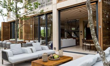 Lujosa Villa de 4 recs. con Golf y Playa, en Corasol