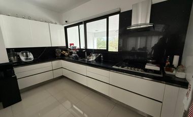 CASA EN VENTA CARRETERA NACIONAL CAROLCO