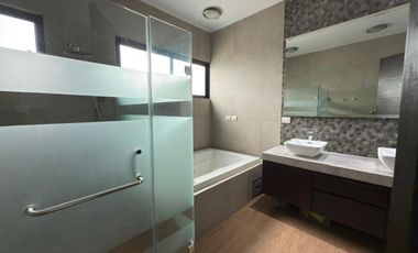 CASA EN VENTA CARRETERA NACIONAL CAROLCO