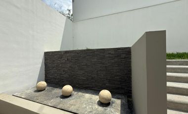 CASA EN VENTA CARRETERA NACIONAL CAROLCO