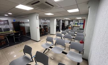 Local Comercial Av. Apoquindo, Metro Escuela Militar - Petra