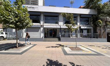 Local Comercial Av. Apoquindo, Metro Escuela Militar - Petra