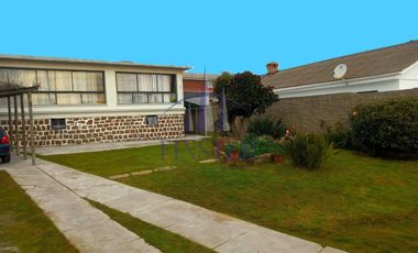 Amplia Casa Sólida Con Estupenda Ubicación En Quintero