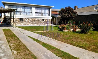 Amplia Casa Sólida Con Estupenda Ubicación En Quintero