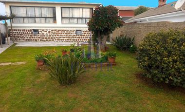 Amplia Casa Sólida Con Estupenda Ubicación En Quintero