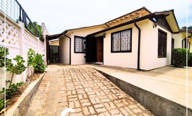 Casa esquina y cabaña, a un paso del Parque El Canelo