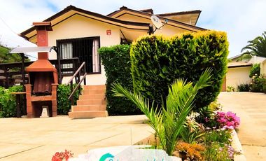 Casa esquina y cabaña, a un paso del Parque El Canelo