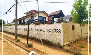 Casa esquina y cabaña, a un paso del Parque El Canelo