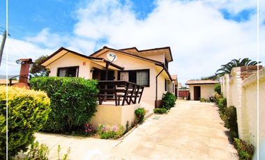 Casa esquina y cabaña, a un paso del Parque El Canelo