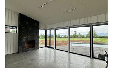 Hauslink Vende Espectacular Casa Nueva 4d3b Quincho, Hot Tub
