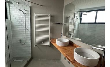 Hauslink Vende Espectacular Casa Nueva 4d3b Quincho, Hot Tub