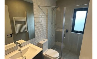 Hauslink Vende Espectacular Casa Nueva 4d3b Quincho, Hot Tub