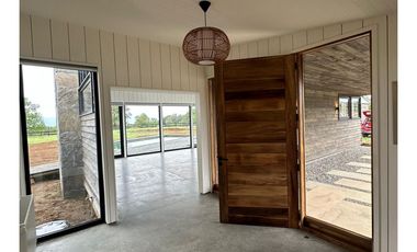 Hauslink Vende Espectacular Casa Nueva 4d3b Quincho, Hot Tub