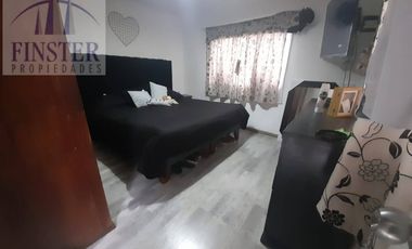 Finster Vende Casa En 275 M2  Terreno La Cisterna, Santiago