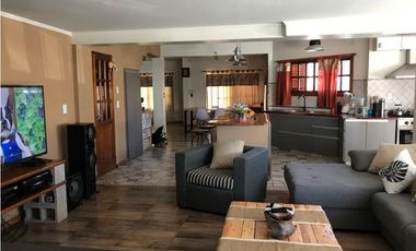 Casa 6 Ambientes, Grandes Comodidades-Oportunidad!! Retasada