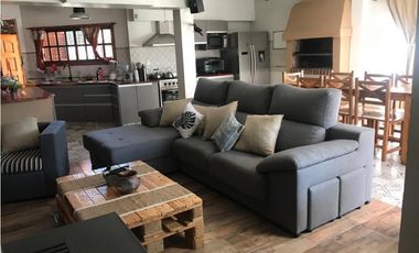Casa 6 Ambientes, Grandes Comodidades-Oportunidad!! Retasada