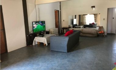 Casa 6 Ambientes, Grandes Comodidades-Oportunidad!! Retasada