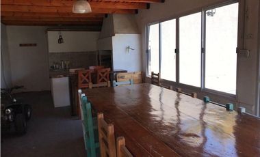 Casa 6 Ambientes, Grandes Comodidades-Oportunidad!! Retasada
