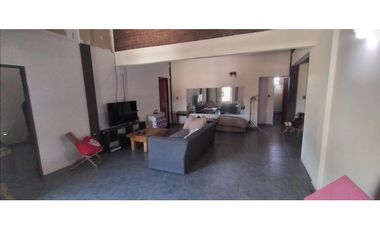 Casa 6 Ambientes, Grandes Comodidades-Oportunidad!! Retasada
