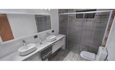 Casa 6 Ambientes, Grandes Comodidades-Oportunidad!! Retasada